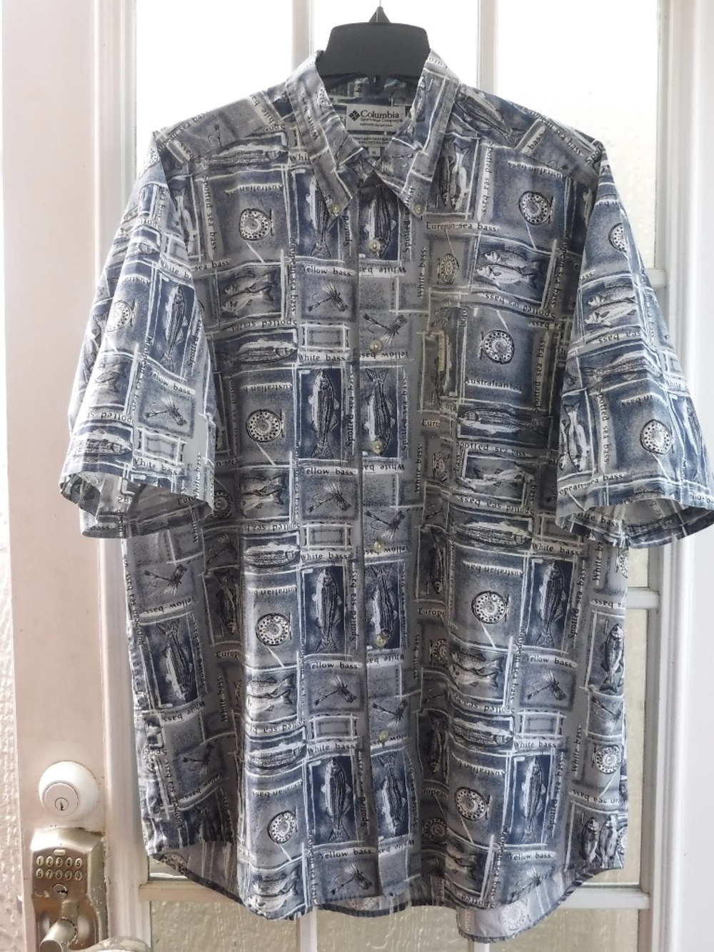 Columbia Fishes Patterns on Blue/White Color Short Sleeve Button Down Shirt